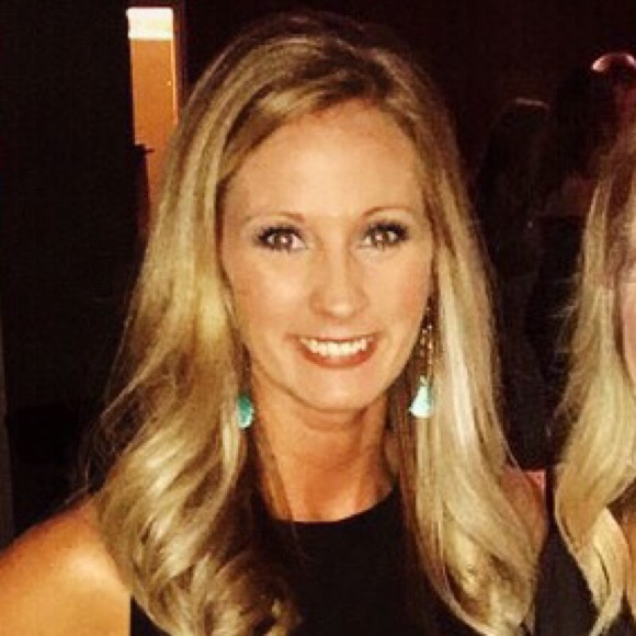 Roni Routon - Poshmark Profile Picture of Roni Routon (@ronirouton) on Poshmark