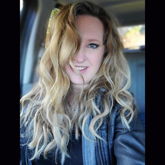 Profile Picture of Jenelle Dmytruk (@jenelledmytruk) on Poshmark