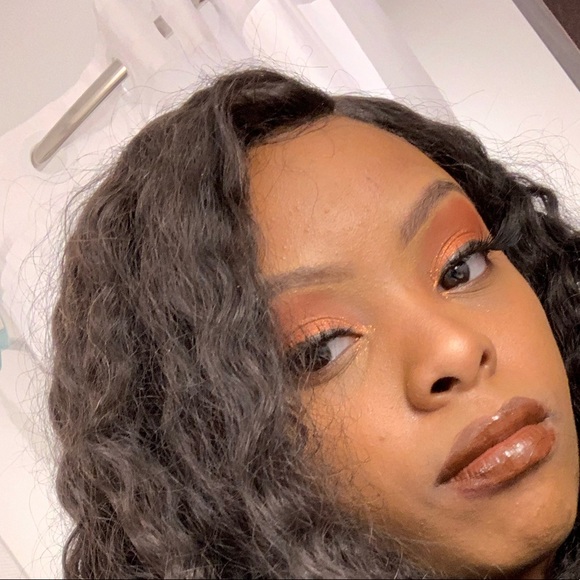 Profile Picture of Niia Shop (@nydoo15) on Poshmark