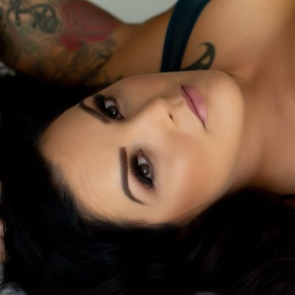 Profile Picture of Emily Lowham (@emerlita1) on Poshmark