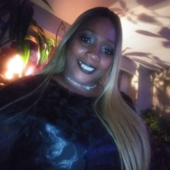 Profile Picture of Janice Thomas (@vaseline_1974) on Poshmark