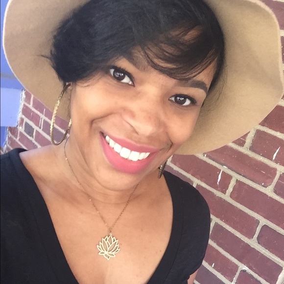 Profile Picture of Tamisha Grant (@tamishag) on Poshmark