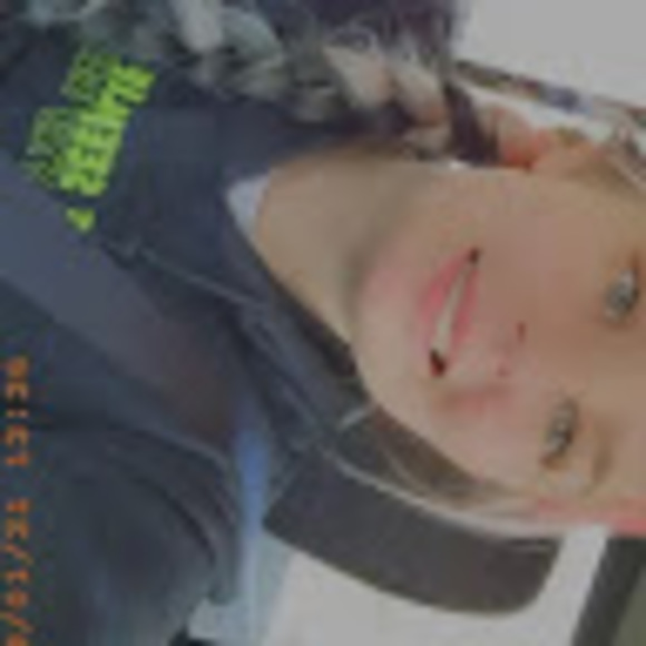 Profile Picture of Hailey Reeves (@haileyreeves23) on Poshmark