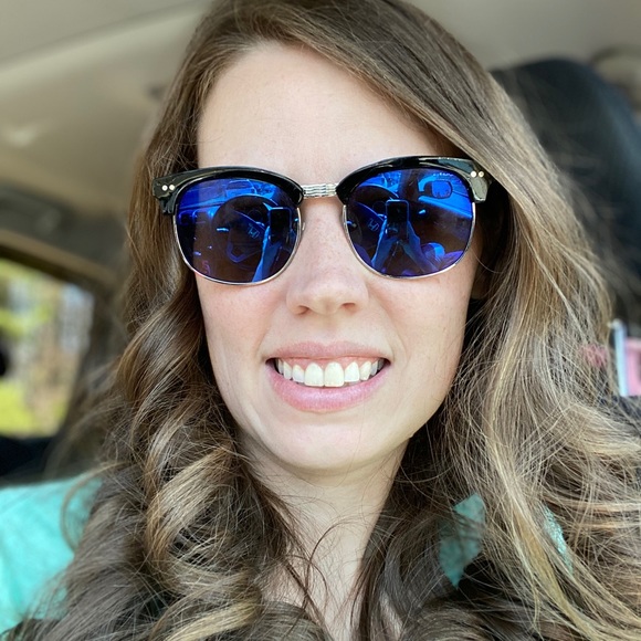 Profile Picture of Mandee Johnson (@mj10261987) on Poshmark