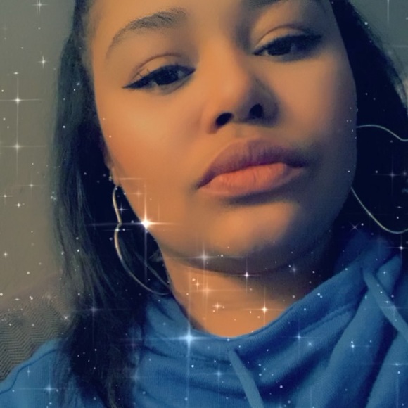 Profile Picture of Oceana Moore (@oceana12) on Poshmark