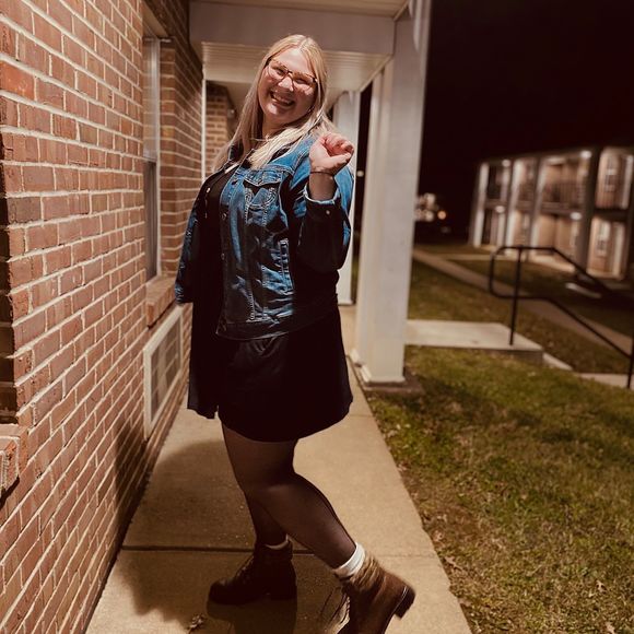 Profile Picture of Kayla Kraning (@kaaayla32) on Poshmark