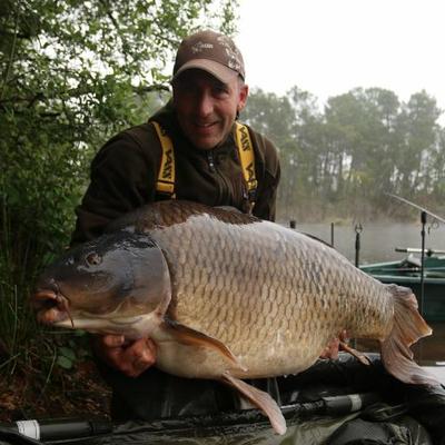 Profile Picture of Simon Crow (@CarpmanCrow) on Twitter