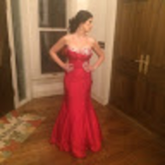 Profile Picture of Danielle Belke (@danielleshu16) on Poshmark