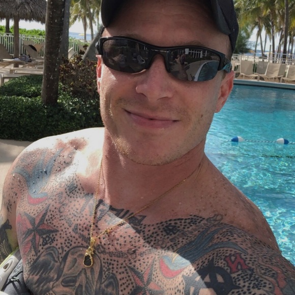 Profile Picture of Justin Toye (@antesup) on Poshmark
