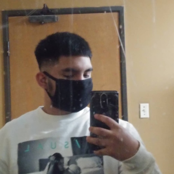 Profile Picture of Richard Gonzales (@richardg05) on Poshmark