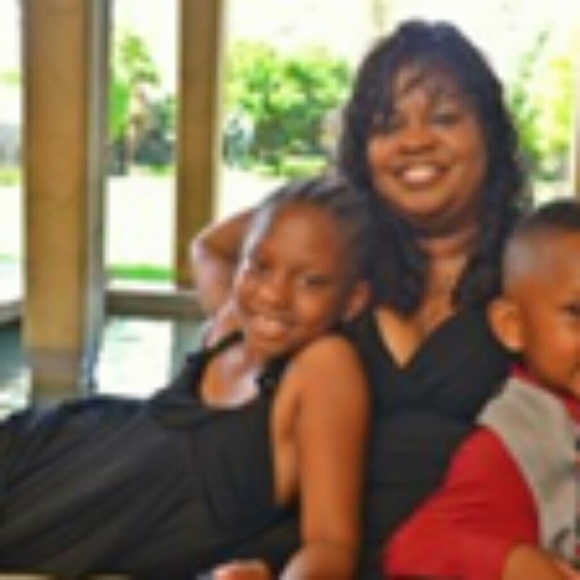 Profile Picture of Sharon Daniel (@jazzitup1x) on Poshmark