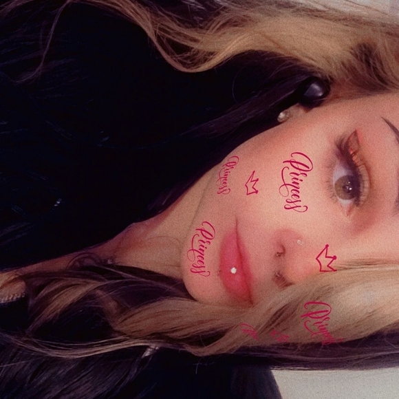 Profile Picture of Cheyenne Sinclair (@cheycat2003) on Poshmark