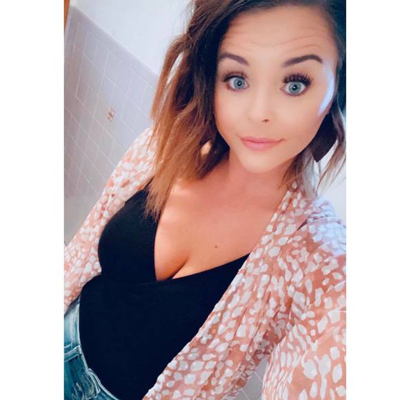 Profile Picture of Ashley Stovey (@ashwhit10) on Poshmark