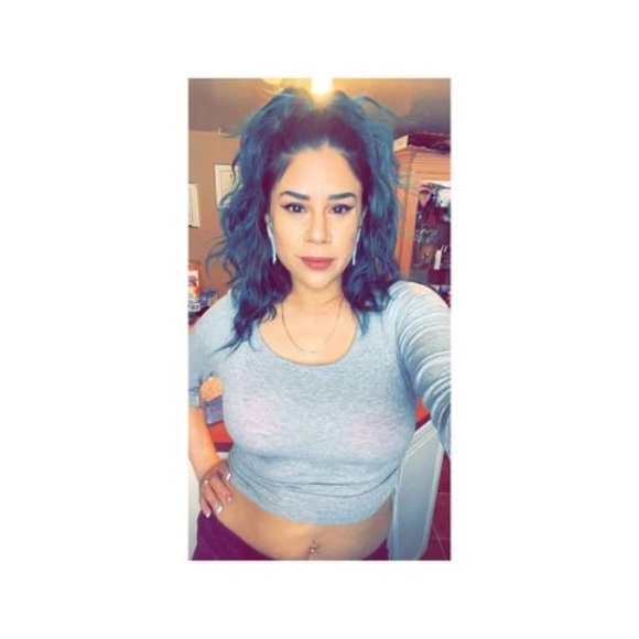 Profile Picture of Gloria Decontie (@ggdecontie) on Poshmark