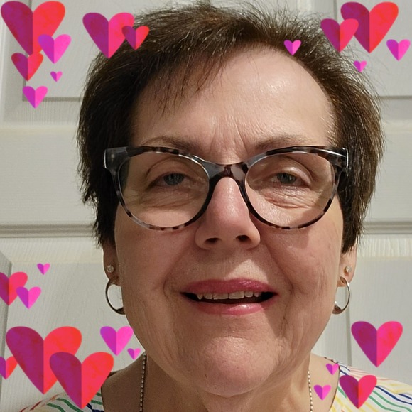 Profile Picture of Brenda Cowlbeck (@bfcowlbeck) on Poshmark