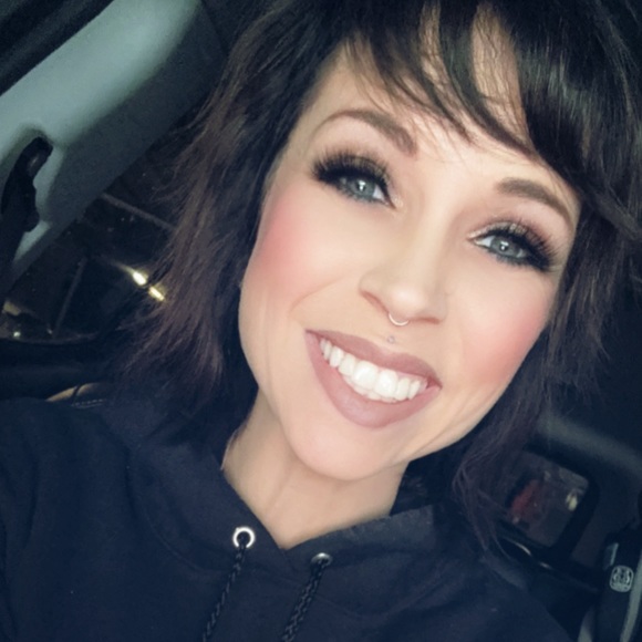 Profile Picture of Sylvia Mcfadden (@sylviamcfadden) on Poshmark