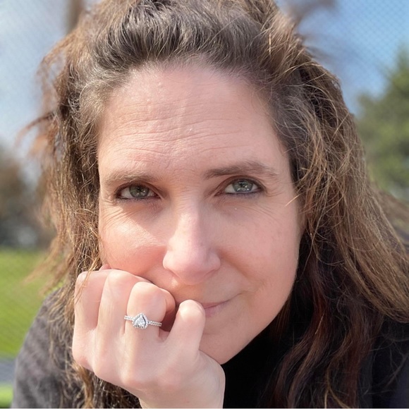 Profile Picture of Meredeth Miller (@millermeredeth) on Poshmark
