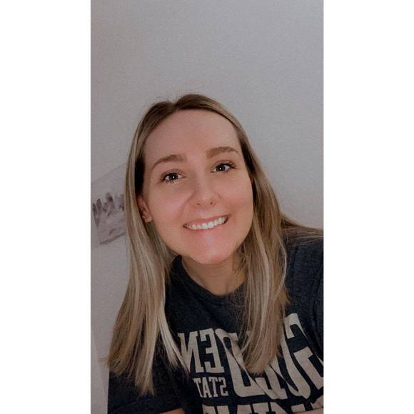 Profile Picture of Alison Barnes (@alison_barnes) on Poshmark