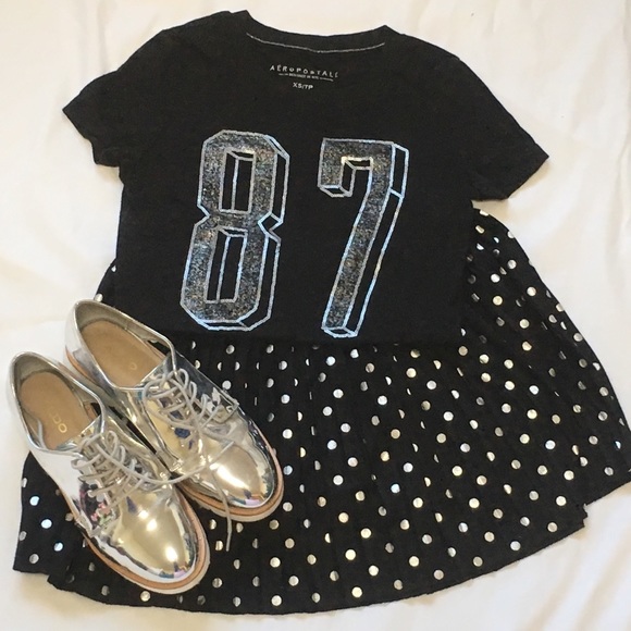 Profile Picture of Molly Niedermeyer (@mollysmanagerie) on Poshmark