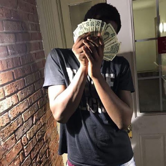 Profile Picture of Dontez Curry (@donniefrm600) on Poshmark