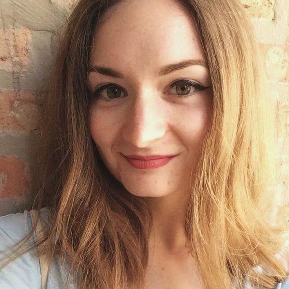 Profile Picture of Meg Fiechter (@megfiechter) on Poshmark