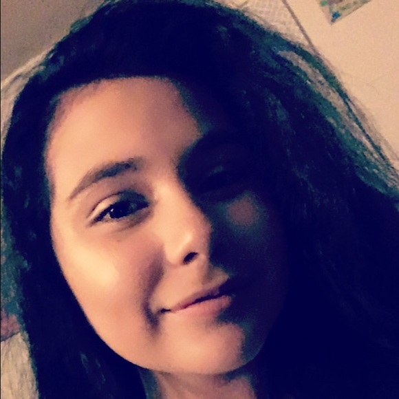 Profile Picture of Lizeth Vandolah (@lizeth180) on Poshmark