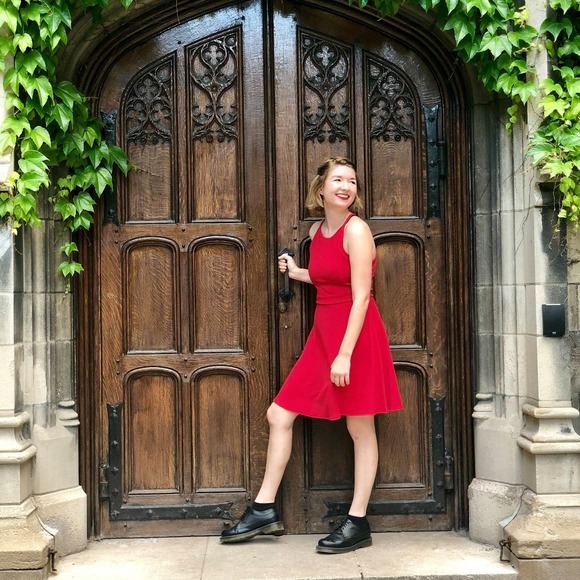 Profile Picture of Lindsay Berkhout (@lindsayberkhout) on Poshmark