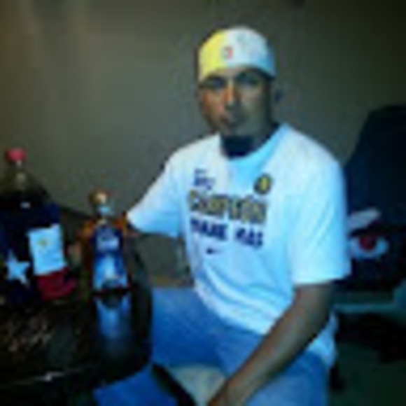 Profile Picture of César Resendiz (@kilater1982) on Poshmark