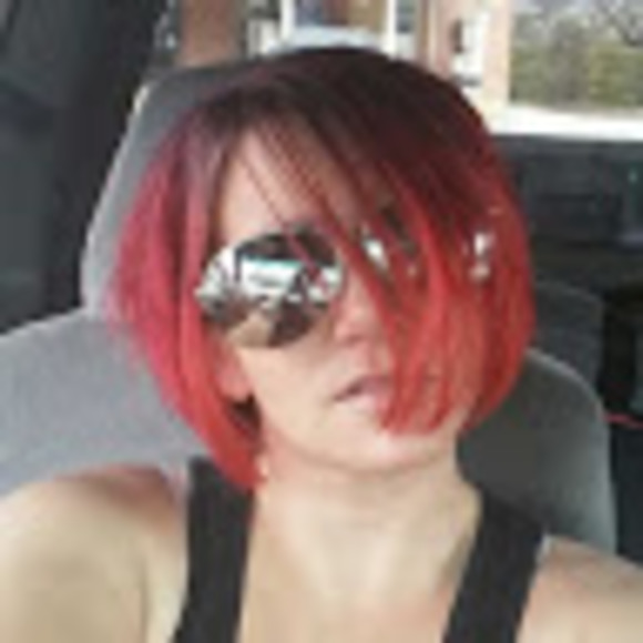 Profile Picture of Stephanie Jennings (@stephaniejen352) on Poshmark