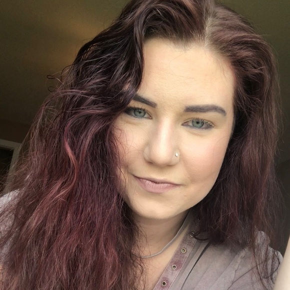 Profile Picture of Paige Lindquist (@paigelindquist) on Poshmark