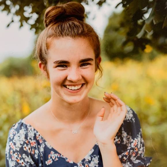 Profile Picture of Jennifer Eilertson (@jeneilertson) on Poshmark