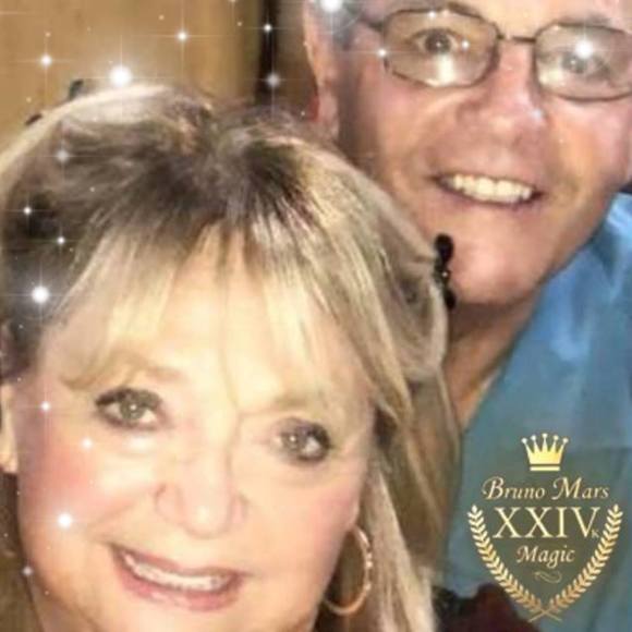 Profile Picture of Gloria Barron (@gloribeee) on Poshmark