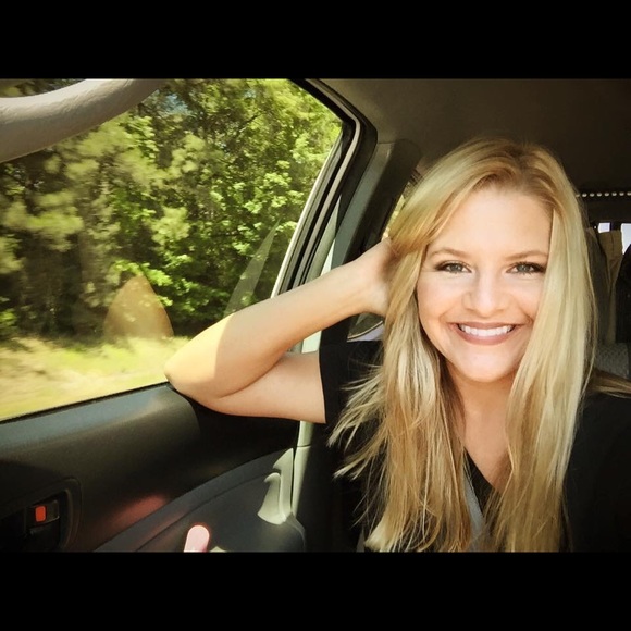 Candace Fedonczak - Poshmark Profile Picture of Candace Fedonczak (@candacecane) on Poshmark