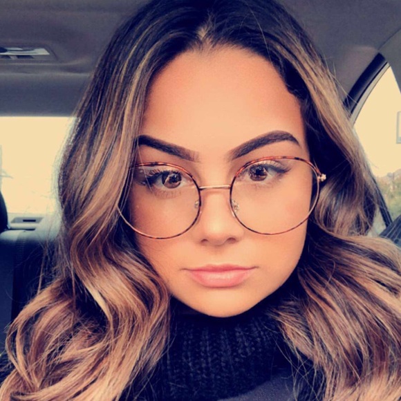 Profile Picture of Kristen Stakemann (@kaytayx99) on Poshmark