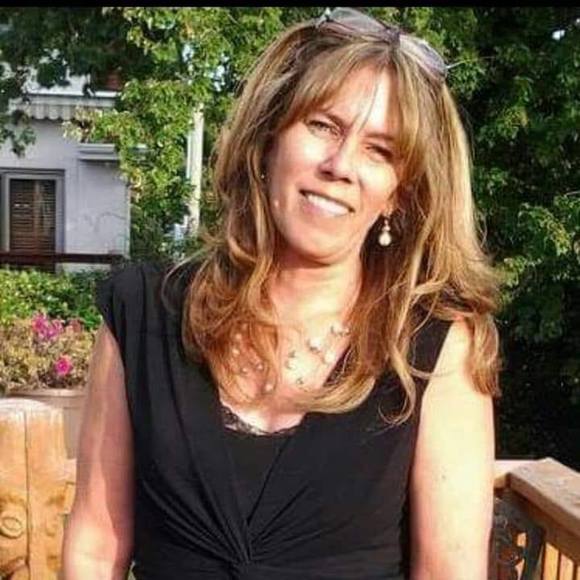 Profile Picture of Lisa Pratt (@lisapratt318) on Poshmark