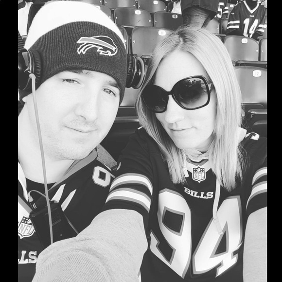 Profile Picture of Erica Carrier (@erica_carrier) on Poshmark