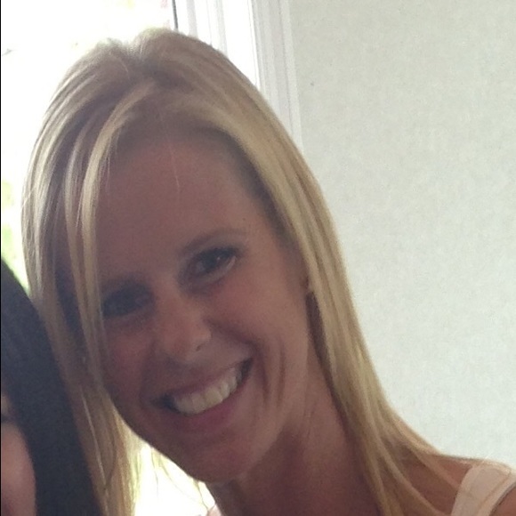 Profile Picture of Erica Barnhard (@erica7252) on Poshmark