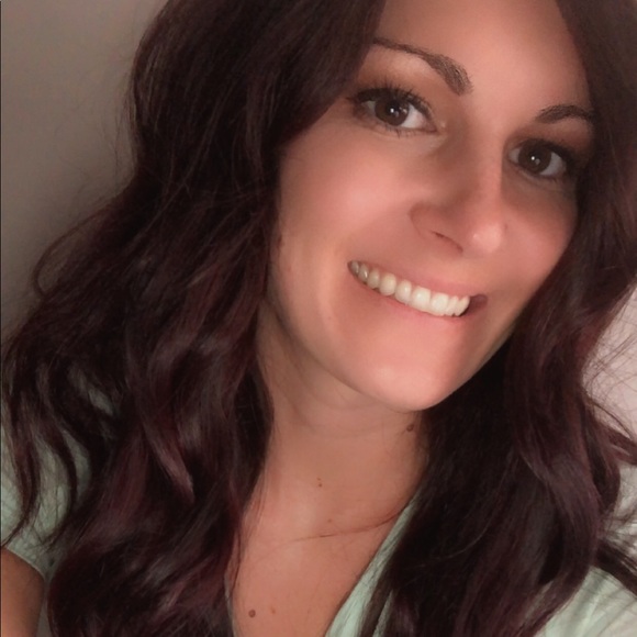 Profile Picture of Marianna Kepple (@mkw07) on Poshmark