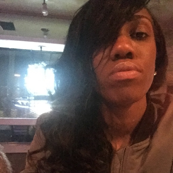 Profile Picture of Rochelle Shawqi (@shawqi1234) on Poshmark