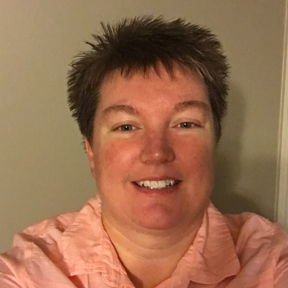 Profile Picture of Gwin Hanna (@gwinhanna) on Poshmark