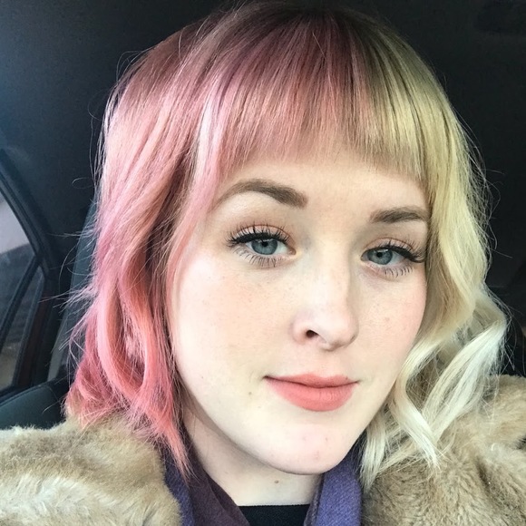 Profile Picture of Cassandra Day (@sassieday6) on Poshmark