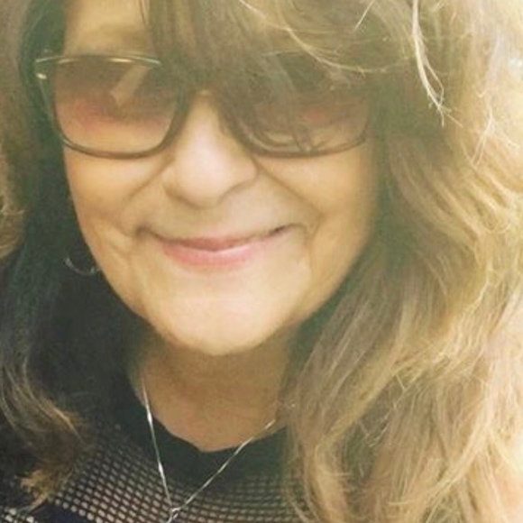 Profile Picture of Carol Dechiro (@cdechiro) on Poshmark