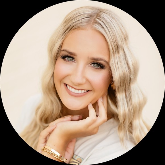 Profile Picture of Alexis Mctaggart (@alexismctaggart) on Poshmark