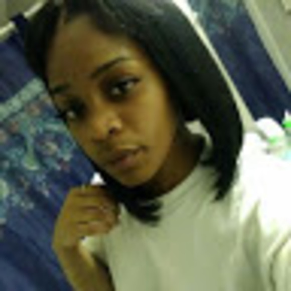 Profile Picture of Ladayshau Mcneal (@dayshaulove21) on Poshmark