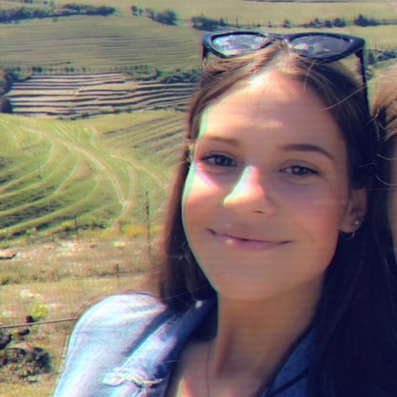 Profile Picture of Kristin Regehr (@kristinregehr) on Poshmark