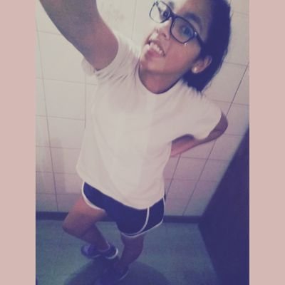 Profile Picture of Lara Meza (@larameza23) on Twitter