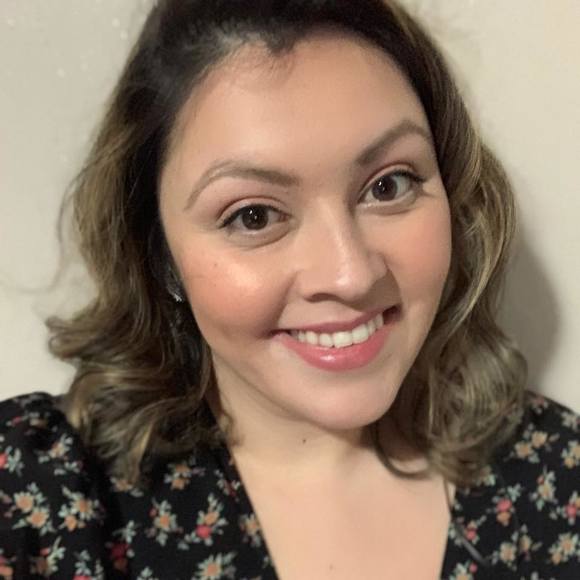 Profile Picture of Gina Zamarron (@ginaz1) on Poshmark