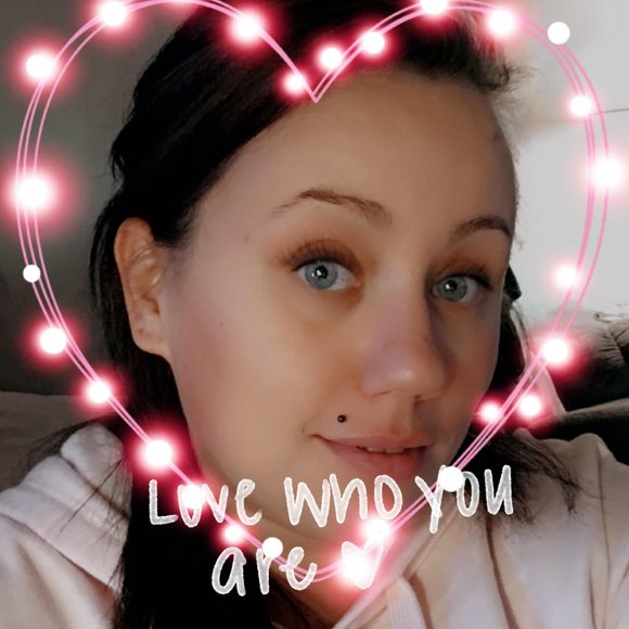 Profile Picture of Wendy Laird (@misswendyjo) on Poshmark