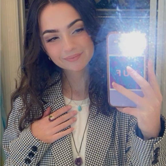 Profile Picture of Hope Renfro (@hoperenfro) on Poshmark