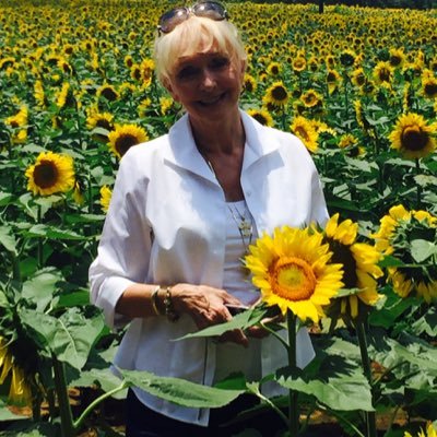 Profile Picture of SHELBY CRAMER (@elfsmcclay) on Twitter
